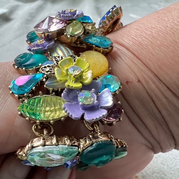 Betsey Johnson Spring Ahead hummingbird floral bracelet — circa 2011 - NWT - Picture 3 of 4